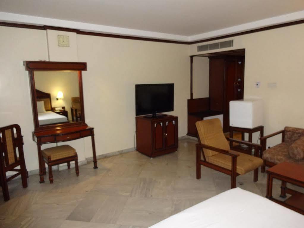 מדוראי Hotel North Gate מראה חיצוני תמונה